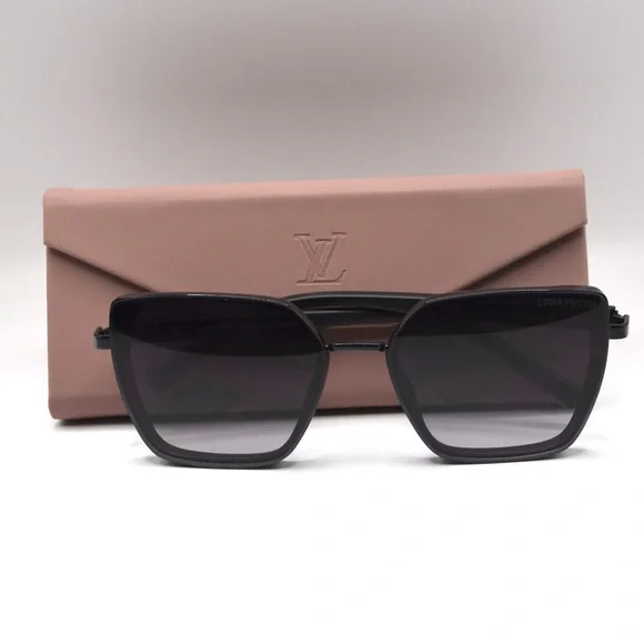 Louis Vuitton Women’s SunglassesBlack FramePurple-Grey GradientNew